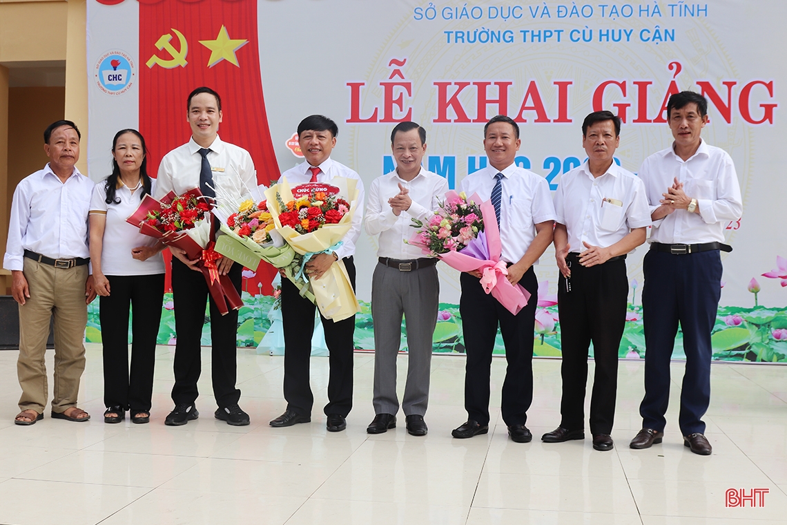 Các trường học ở Hà Tĩnh khai giảng năm học 2023 - 2024