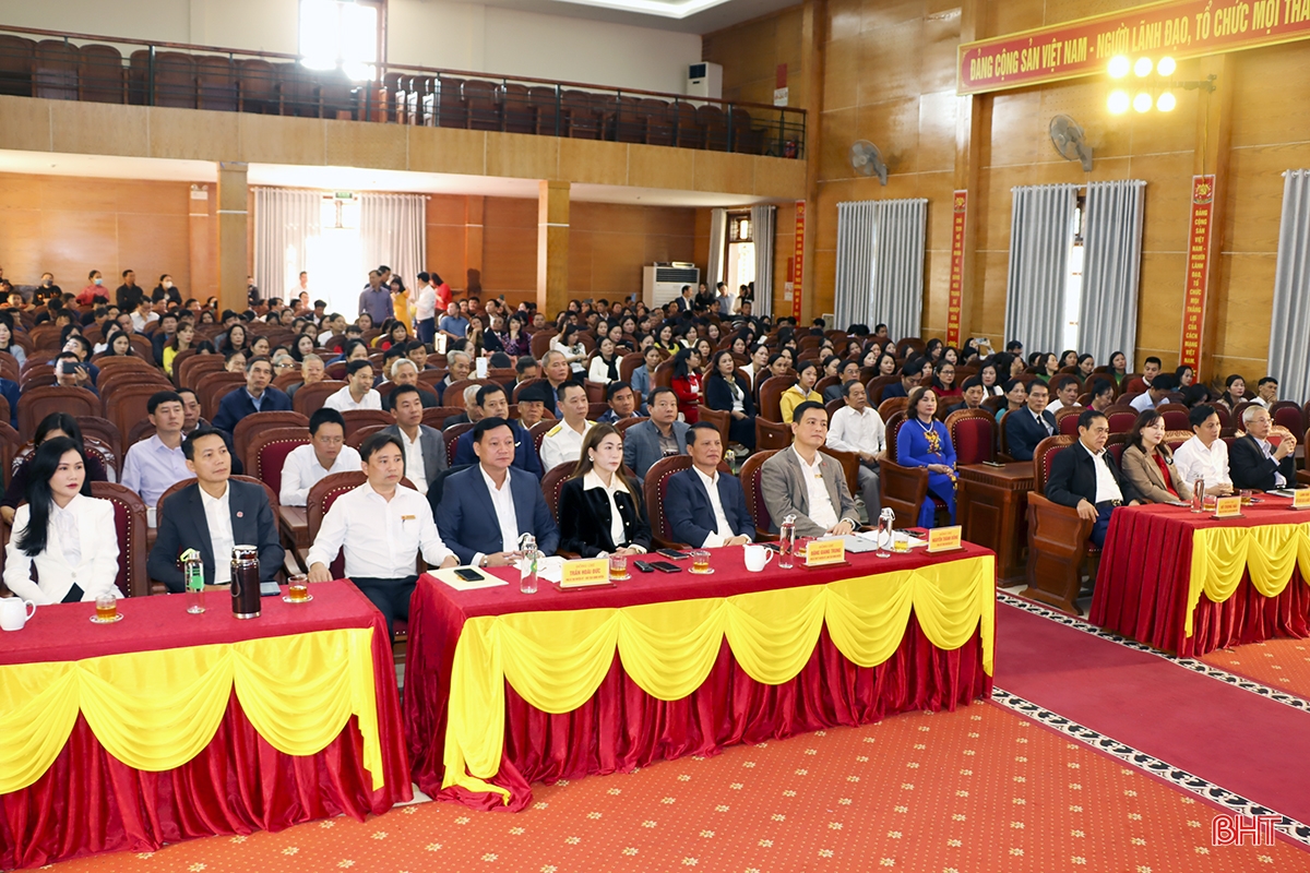 Hơn 5,3 tỷ đồng ủng hộ Quỹ Khuyến học huyện Đức Thọ
