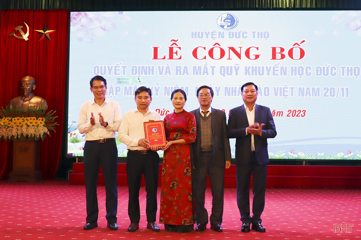 Hơn 5,3 tỷ đồng ủng hộ Quỹ Khuyến học huyện Đức Thọ