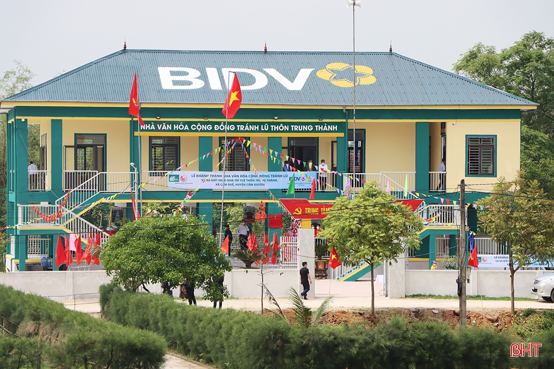 Khánh thành Nhà văn hoá cộng đồng tránh lũ do BIDV tài trợ tại Cẩm Xuyên