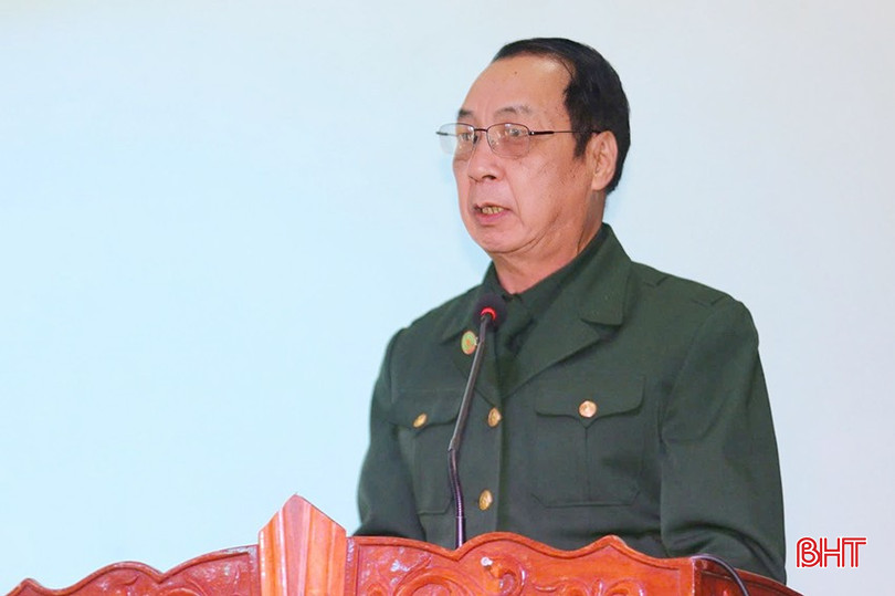 Chủ tịch Hội Cựu TNXP huyện Hương Sơn Hồ Huân Chương đóng góp một số giải pháp để xây dựng, củng cố tổ chức hội vững mạnh.