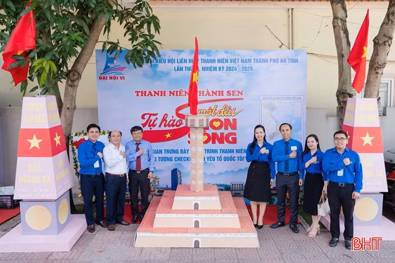 Đoàn xã Thạch Bình và Thành đoàn Hà Tĩnh tổ chức ngày hội "Tự hào một dải non sông”.