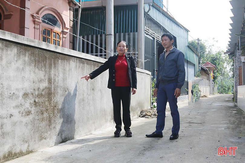 bqbht_br_nam-qua-gia-dinh-ba-vo-thi-trung-da-hien-hon-30m2-dat-pha-bo-tuong-rao-de-mo-rong-duong-lang.jpg