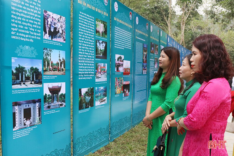 bqbht_br_nguoi-dan-tham-quan-tim-hieu-cac-chuyen-de.jpg