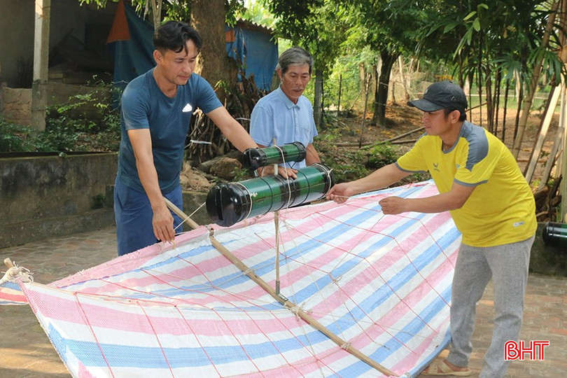anh-ong-hoa-cung-nhung-nguoi-yeu-dieu-o-huong-son-danh-nhieu-thoi-gian-de-cham-chut-cho-nhung-canh-dieu-1362.jpg