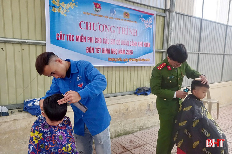 Đoàn xã, Chi đoàn Công an xã Thượng Đức tổ chức cắt tóc miễn phí cho các em học sinh có hoàn cảnh khó khăn nhân dịp tết Bính Ngọ.