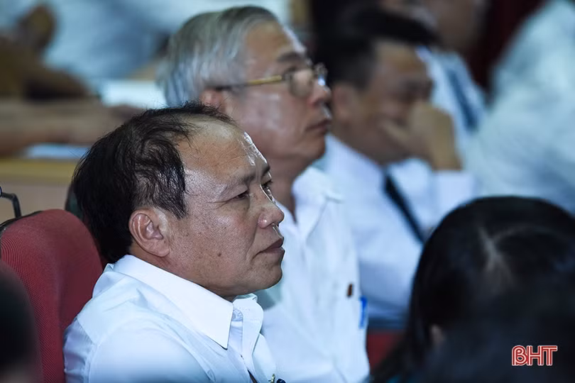 Chất vấn Giám đốc Sở Công thương: Đại biểu “xoay” về chất lượng xăng dầu, hệ thống nước thải cụm công nghiệp