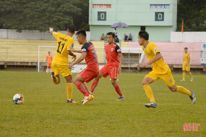 Hồng Lĩnh Hà Tĩnh thắng đẹp Đắk Lắk với tỷ số 2 - 0