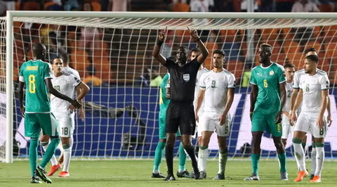 Bàn thắng kỳ lạ giúp Mahrez và Algeria vô địch CAN 2019