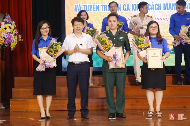 Huyện đoàn Kỳ Anh nhất Liên hoan Báo cáo viên, tuyên truyền viên và tuyên truyền ca khúc cách mạng