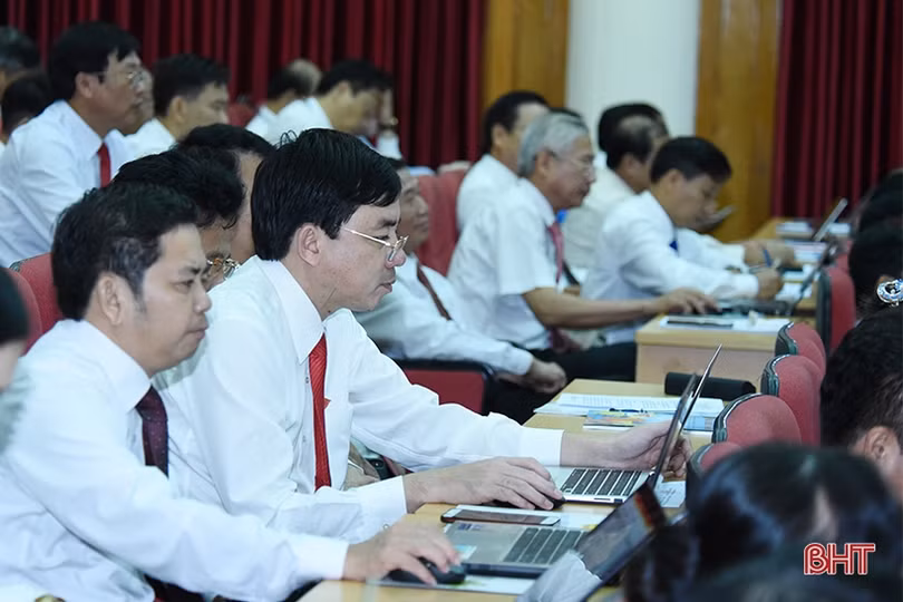 HĐND tỉnh nghe các tờ trình, đề án và trả lời kiến nghị của cử tri gửi đến kỳ họp