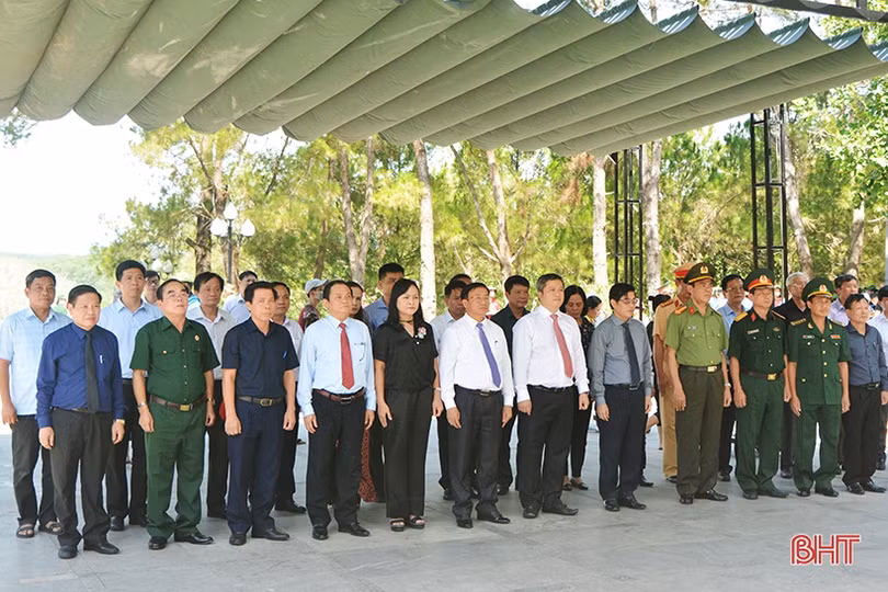Lãnh đạo tỉnh Hà Tĩnh dâng hương tại Nghĩa trang Trường Sơn, Đường 9