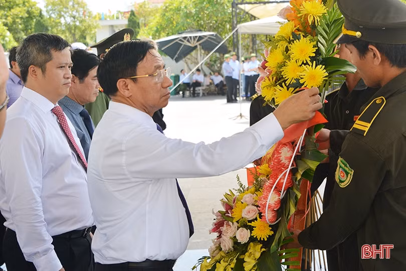 Lãnh đạo tỉnh Hà Tĩnh dâng hương tại Nghĩa trang Trường Sơn, Đường 9