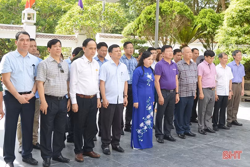 Bộ trưởng Bộ Y tế Nguyễn Thị Kim Tiến kiểm tra các trạm y tế điểm trên địa bàn Hà Tĩnh