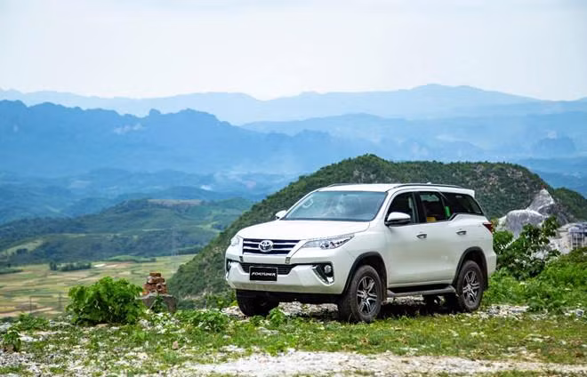Toyota Fortuner Những cặp đấu “kỳ phùng địch thủ” trên thị trường ôtô Việt