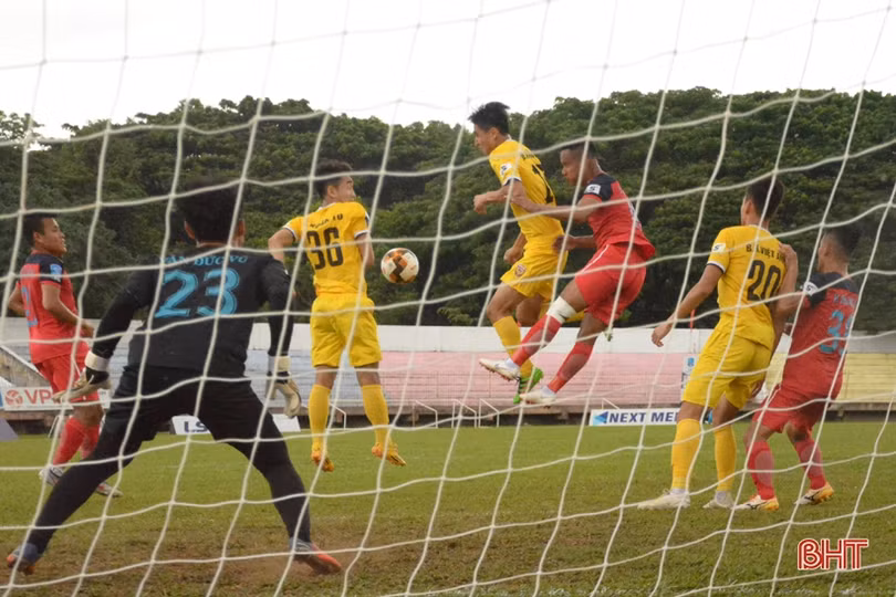Hồng Lĩnh Hà Tĩnh thắng đẹp Đắk Lắk với tỷ số 2 - 0