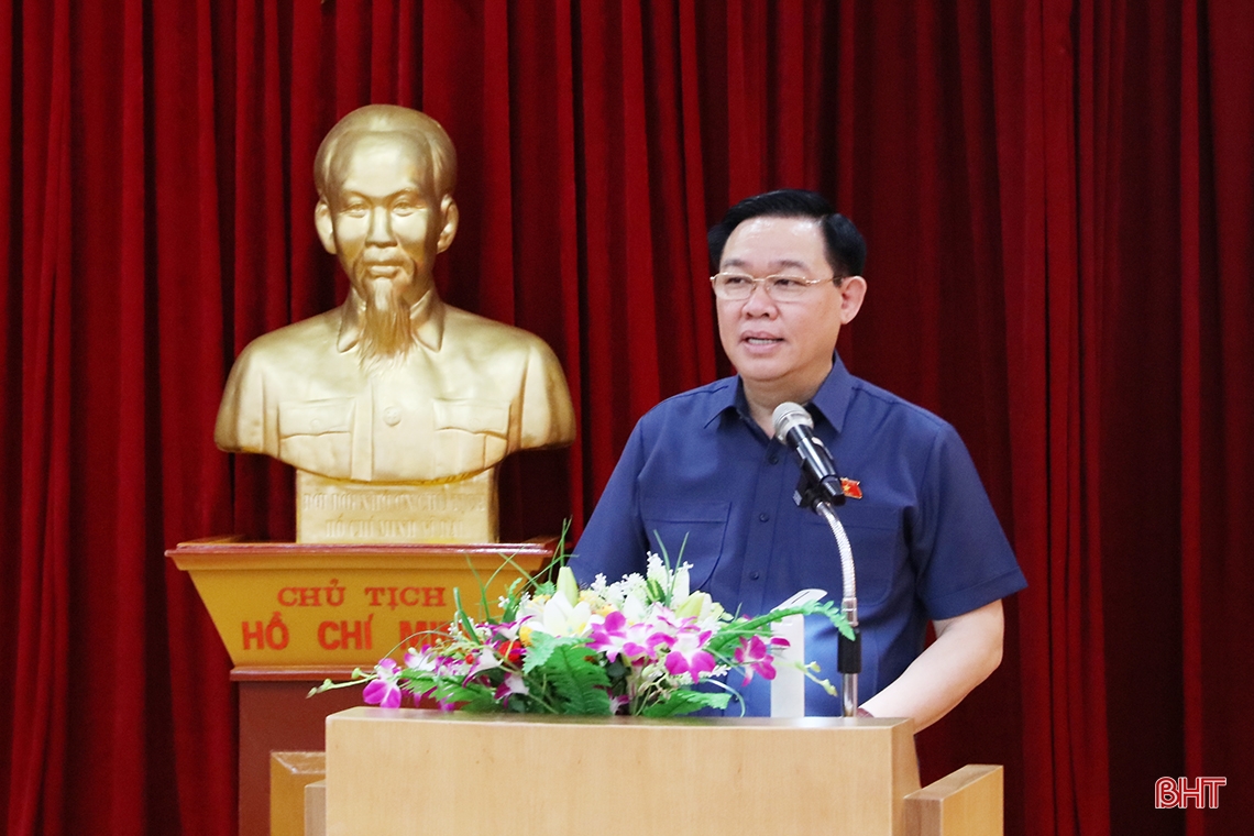 Chủ tịch Quốc hội Vương Đình Huệ kiểm tra sản xuất tại Khu kinh tế Vũng Áng
