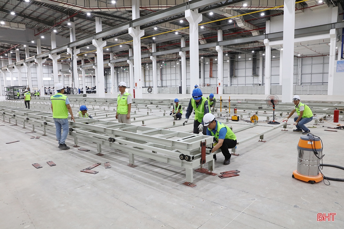 Chủ tịch Quốc hội Vương Đình Huệ kiểm tra sản xuất tại Khu kinh tế Vũng Áng