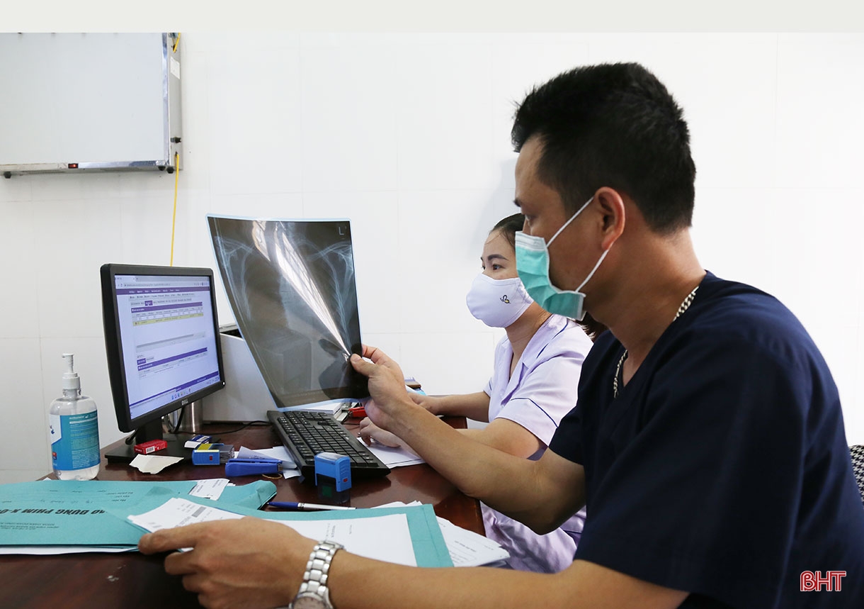 Bác sỹ rời cơ sở y tế công và thách thức về bài toán nhân lực (Bài 2): Thu nhập thấp có là lý do chính khiến bác sỹ “nhảy việc”?