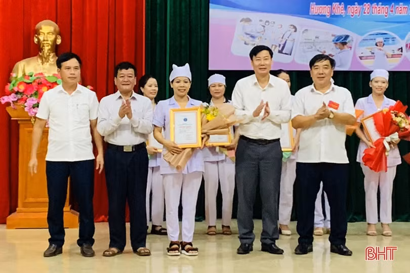 800 cán bộ trạm y tế sôi nổi tham gia hội thi điều dưỡng, hộ sinh giỏi