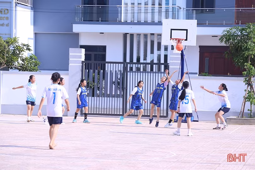 Học sinh TP Hà Tĩnh tranh tài giải bóng rổ