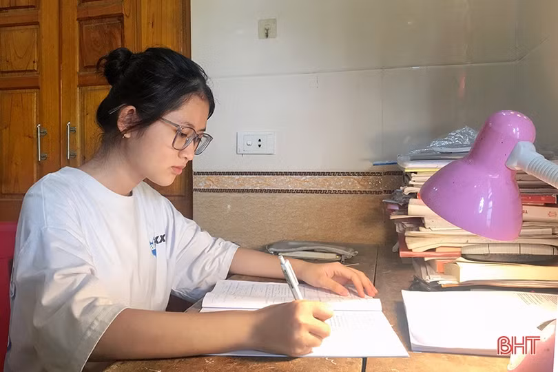 Nữ sinh Hà Tĩnh dành trọn đam mê với môn Lịch sử