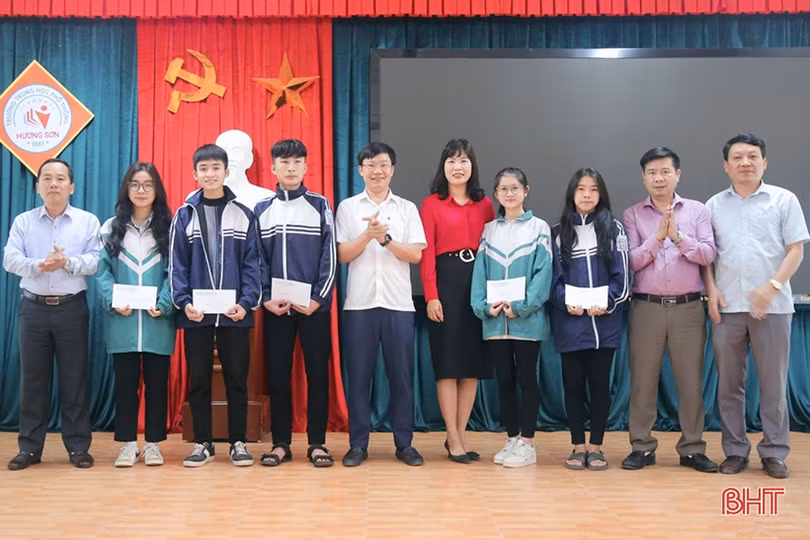 Nữ sinh Hà Tĩnh dành trọn đam mê với môn Lịch sử