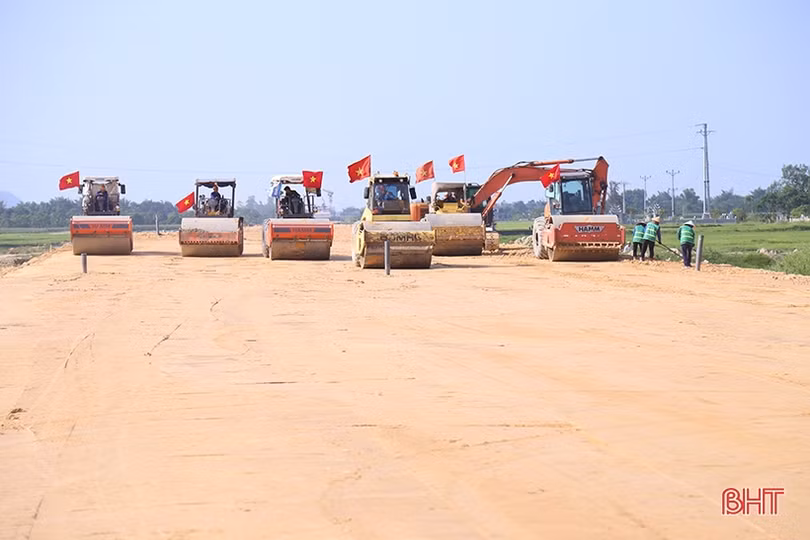 Đẩy nhanh tiến độ thi công dự án cao tốc Bắc - Nam qua Hà Tĩnh