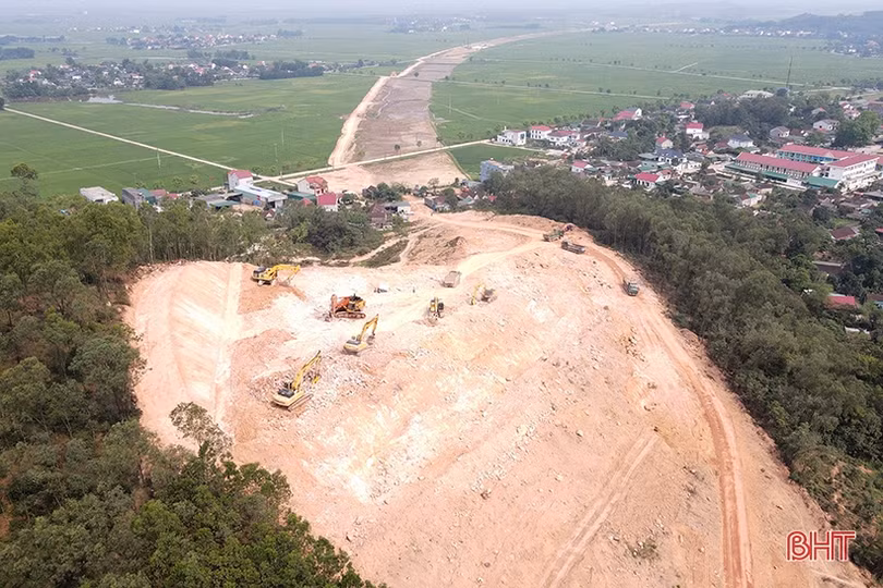 Đẩy nhanh tiến độ thi công dự án cao tốc Bắc - Nam qua Hà Tĩnh