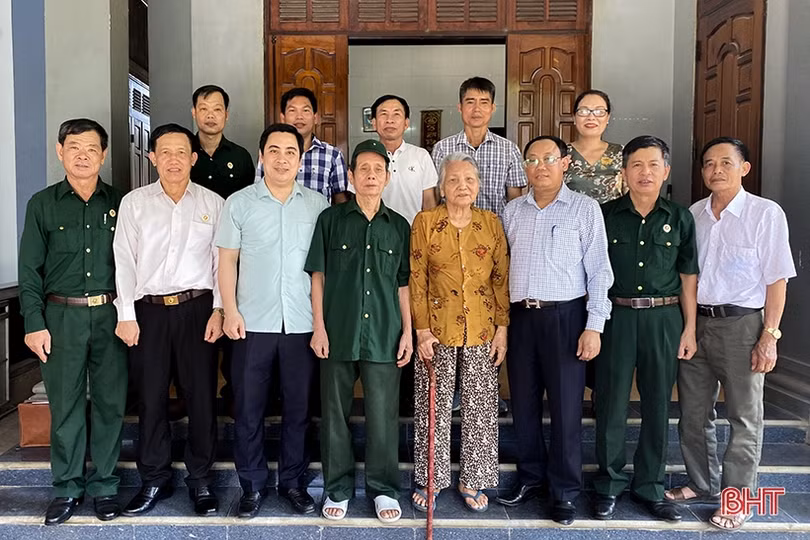 Trao 42 suất quà cho các cựu binh tham gia chống Pháp