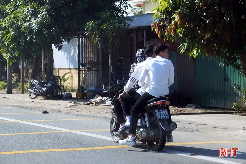 Một bộ phận người dân “phớt lờ” Luật Giao thông đường bộ