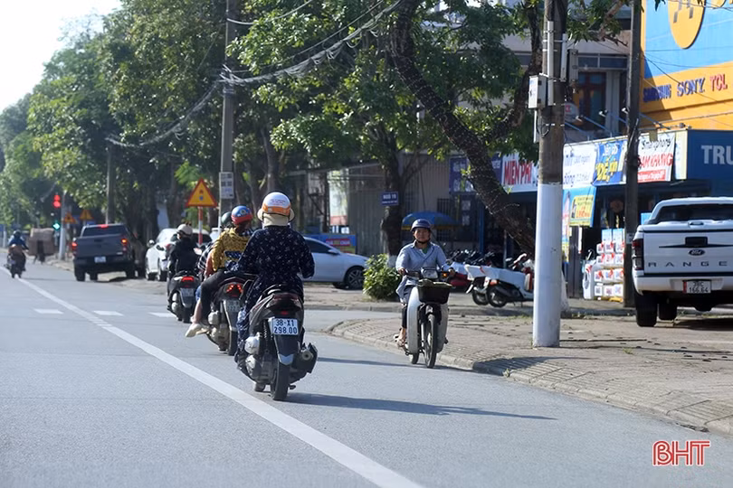 Một bộ phận người dân “phớt lờ” Luật Giao thông đường bộ