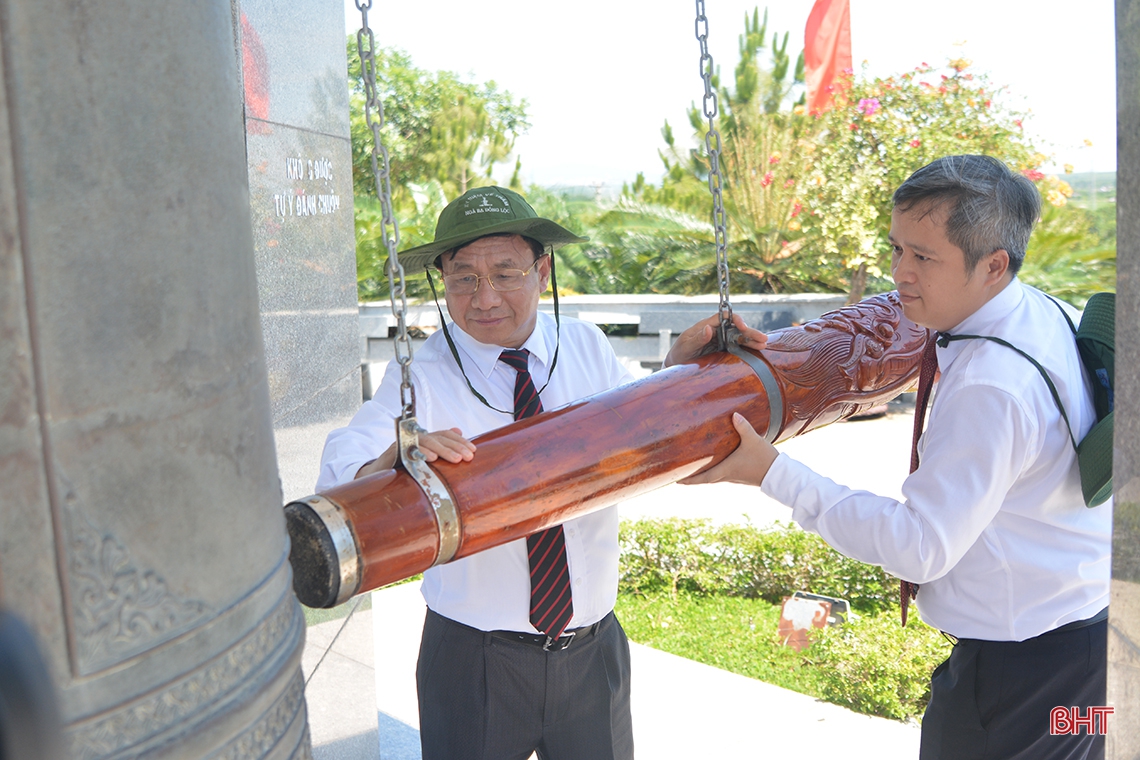 Lãnh đạo tỉnh Hà Tĩnh dâng hương tưởng niệm anh hùng liệt sỹ tại các nghĩa trang Trường Sơn, Đường 9