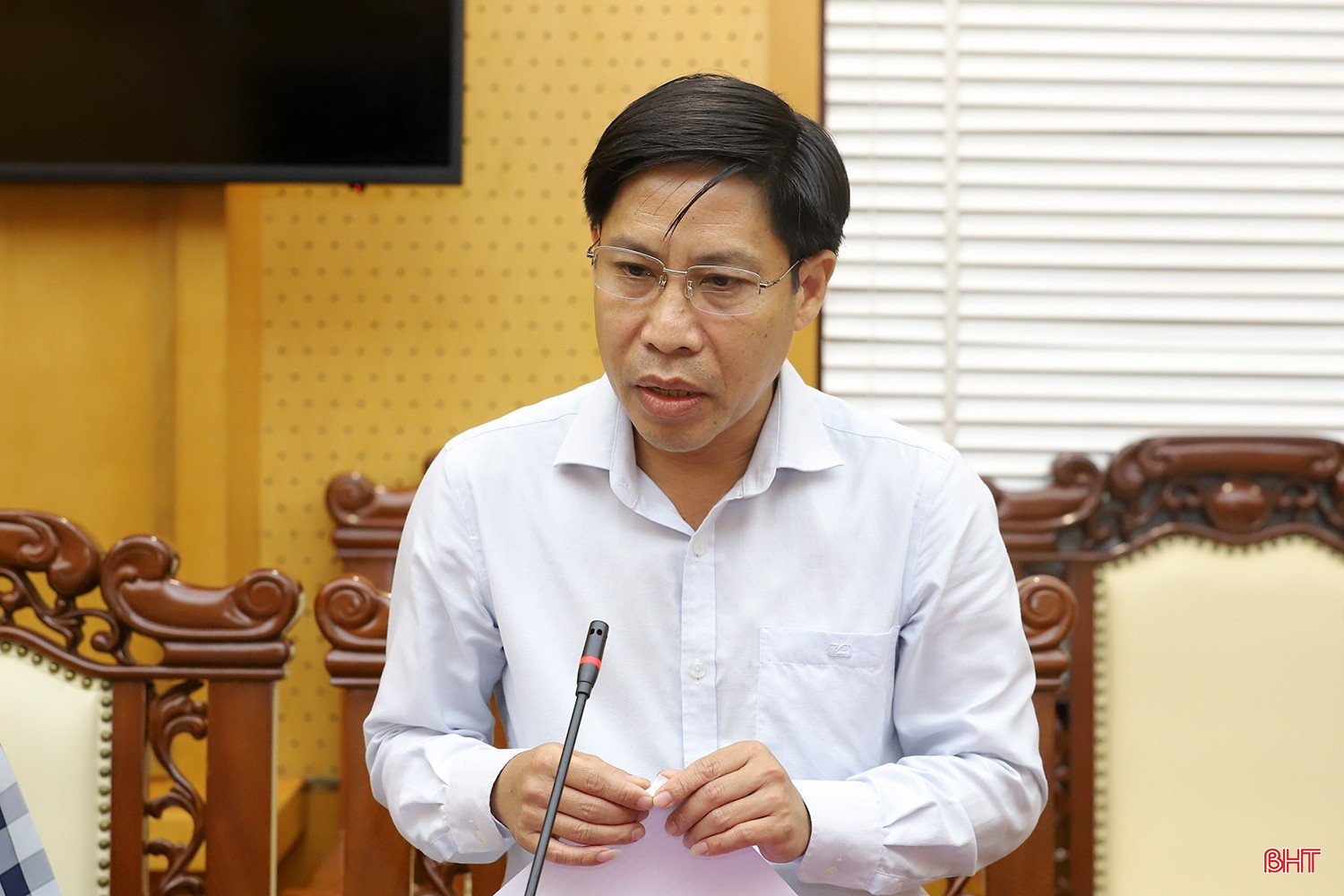 Bí thư Đảng ủy, Chủ tịch HĐND xã Kỳ Khang Hoàng Anh Đức phát biểu tại hội nghị.