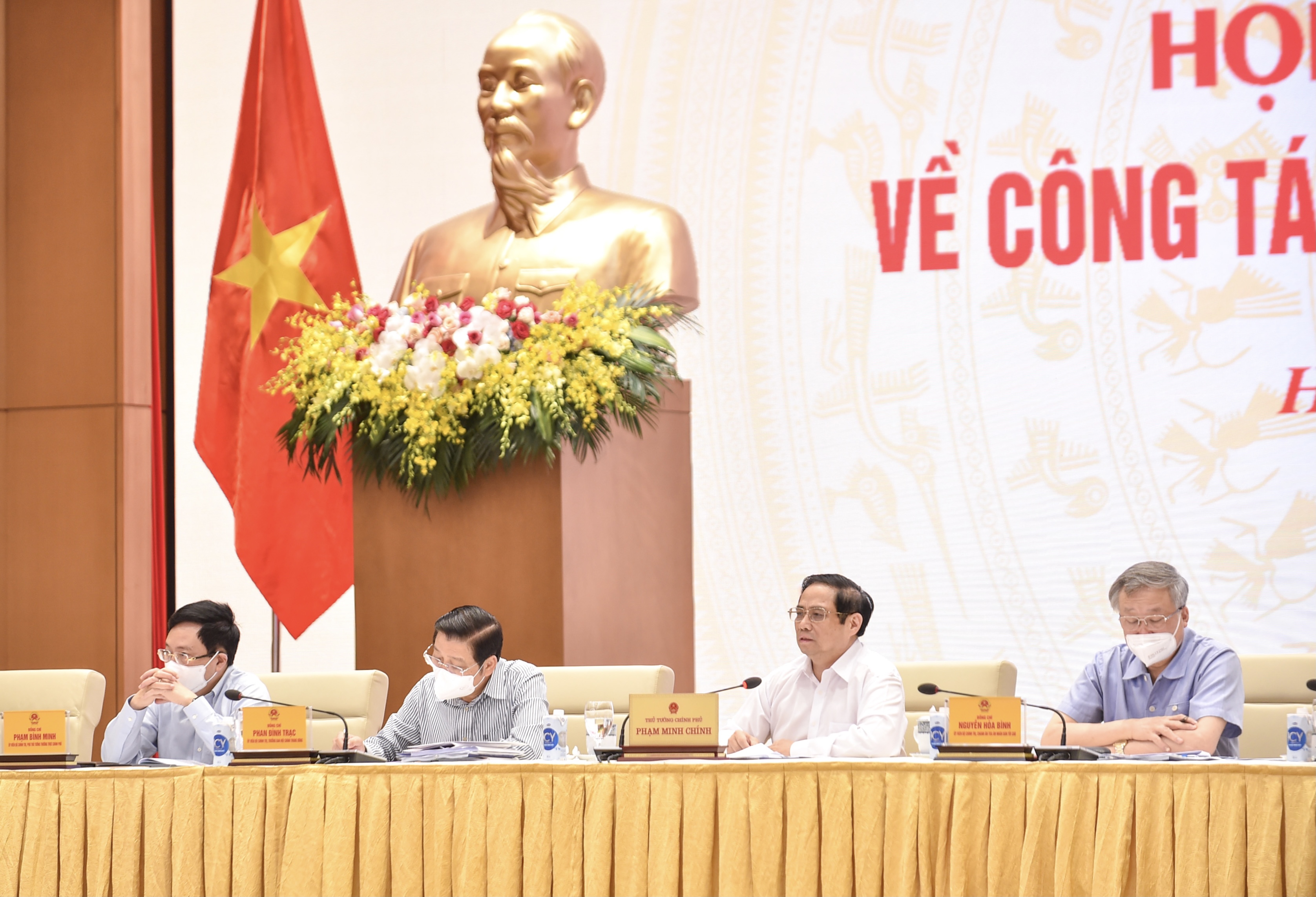 Xây dựng, hoàn thiện thể chế đảm bảo khoa học và tính khả thi