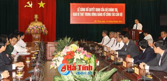 Công bố các quyết định của Bộ Chính trị điều động cán bộ chủ chốt tỉnh Hà Tĩnh ảnh 1