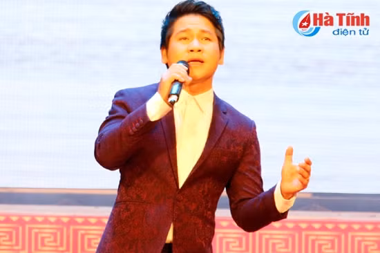 Hà Tĩnh tôn vinh 66 doanh nghiệp, doanh nhân tiêu biểu năm 2015 ảnh 6