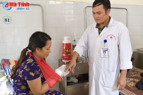 xong vao tram xa chem nhan vien y te trong thuong