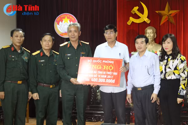 bo quoc phong ho tro ha tinh 400 trieu khac phuc hau qua mua bao