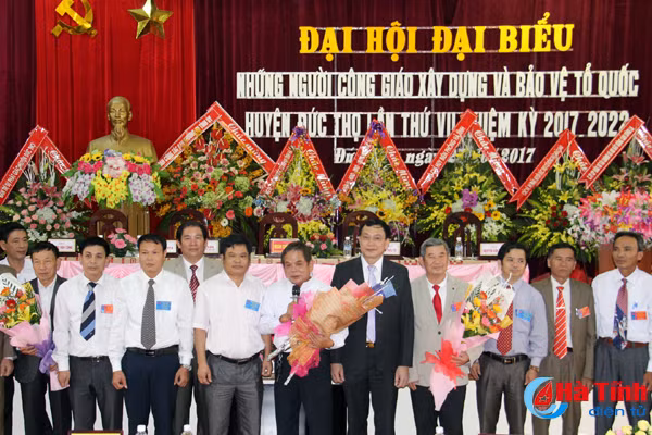 ba con giao dan duc tho hien 72 000 m 2 xay dung nong thon moi