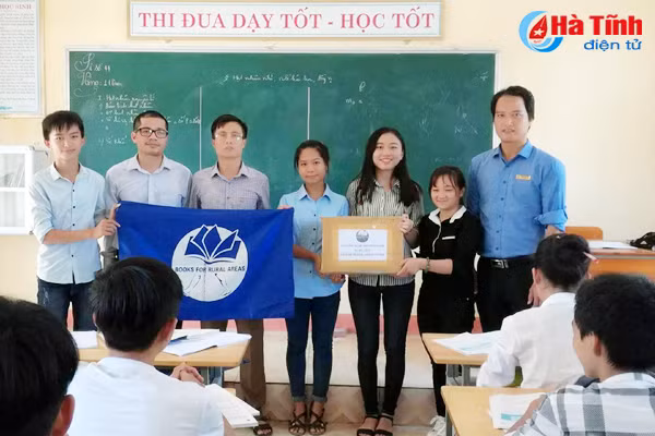 sach hoa nong thon mang tri thuc den voi cong dong kho khan