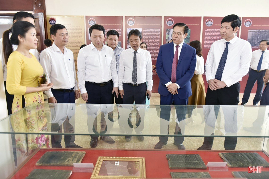 Hà Tĩnh kỷ niệm năm sinh 3 danh nhân dòng họ Nguyễn Huy và đón nhận di sản tư liệu thế giới “Văn bản Hán Nôm làng Trường Lưu”