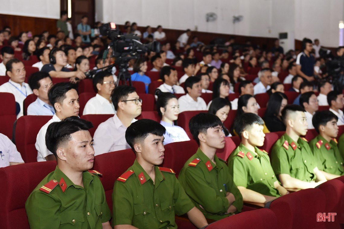 Hà Tĩnh kỷ niệm năm sinh 3 danh nhân dòng họ Nguyễn Huy và đón nhận di sản tư liệu thế giới “Văn bản Hán Nôm làng Trường Lưu”
