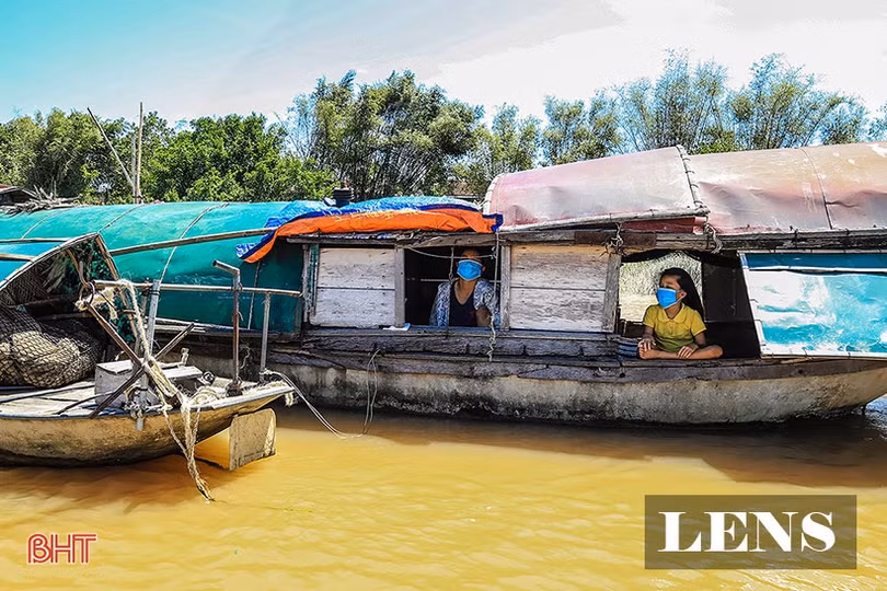 Người dân xóm vạn chài Tiền Phong và niềm vui trong năm mới