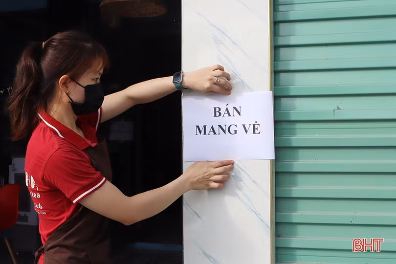 Quán ăn, tiệm cà phê ở Cẩm Xuyên chỉ bán mang về