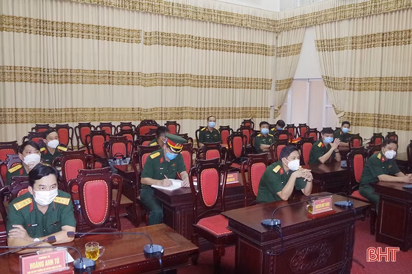 Bộ CHQS tỉnh Hà Tĩnh trao quyết định điều động, bổ nhiệm 4 vị trí công tác
