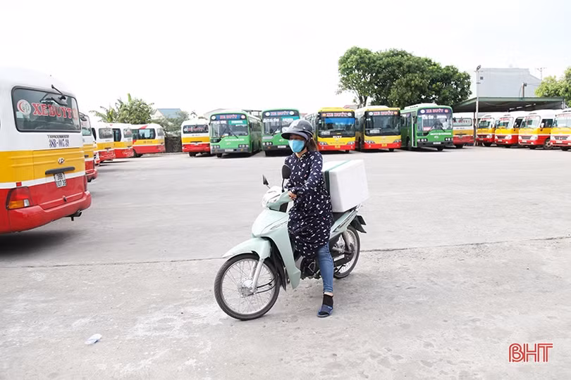 Xe buýt ở Hà Tĩnh chấp hành nghiêm việc dừng hoạt động, đảm bảo phòng chống dịch COVID-19