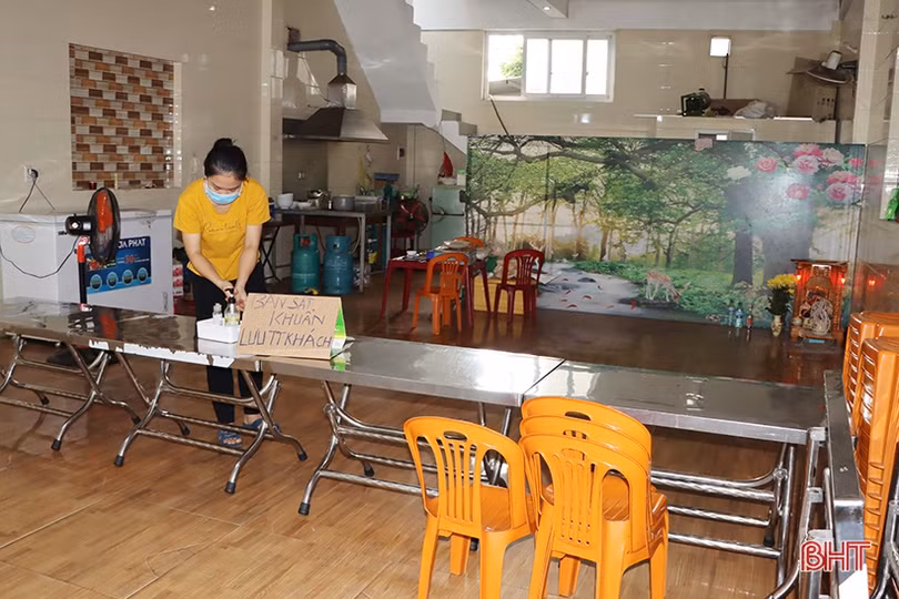 Quán ăn, tiệm cà phê ở Cẩm Xuyên chỉ bán mang về