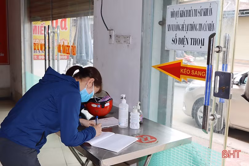 Quán ăn, tiệm cà phê ở Cẩm Xuyên chỉ bán mang về