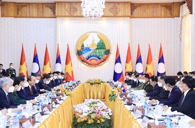Chủ tịch nước Nguyễn Xuân Phúc hội kiến Thủ tướng Chính phủ Lào